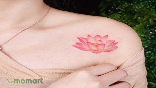 Tattoo hoa sen là một biểu trưng cho sự thanh cao